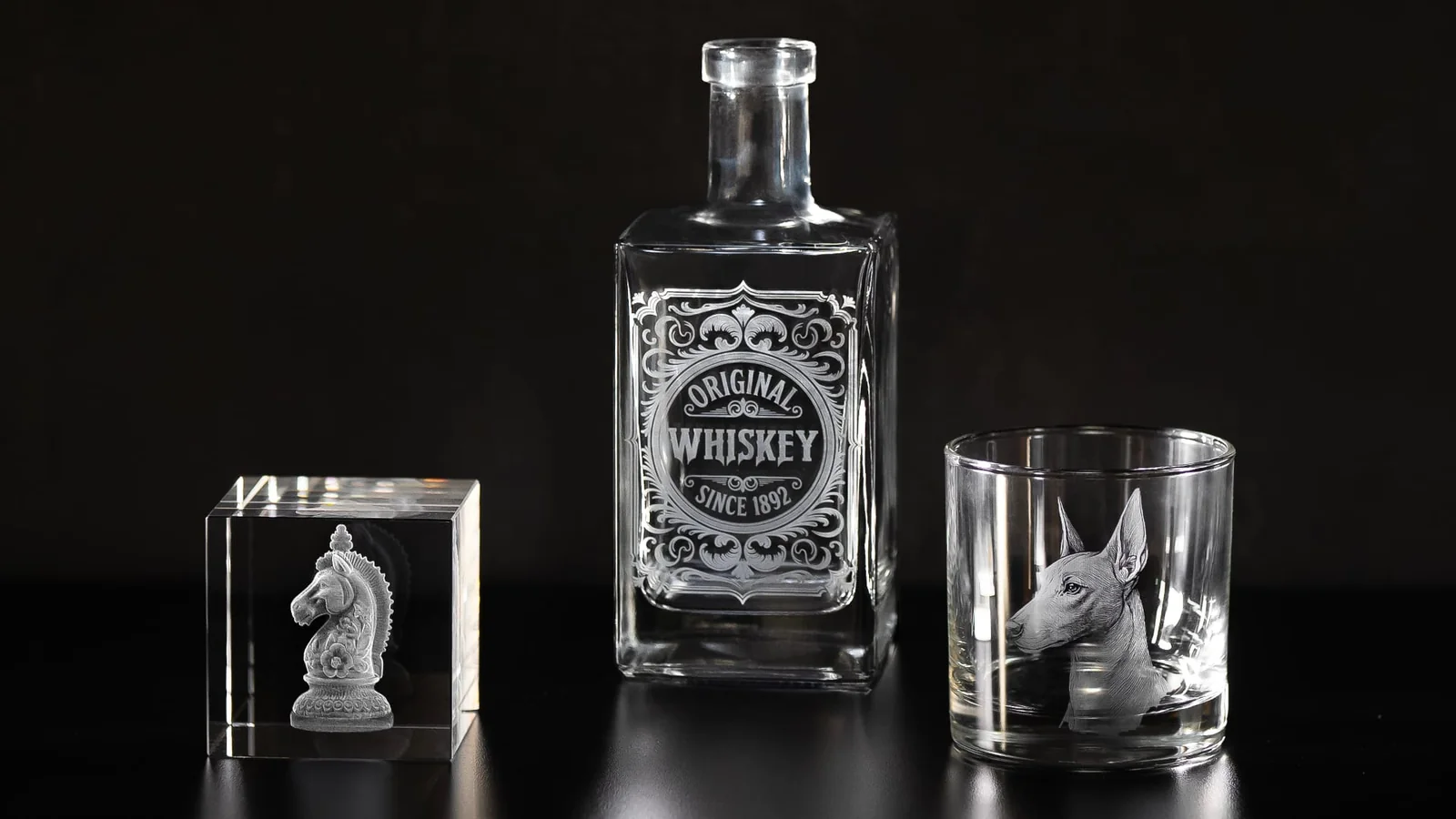 Grawerowany komplet do whisky: butelka, szklanka i kryształ 3D