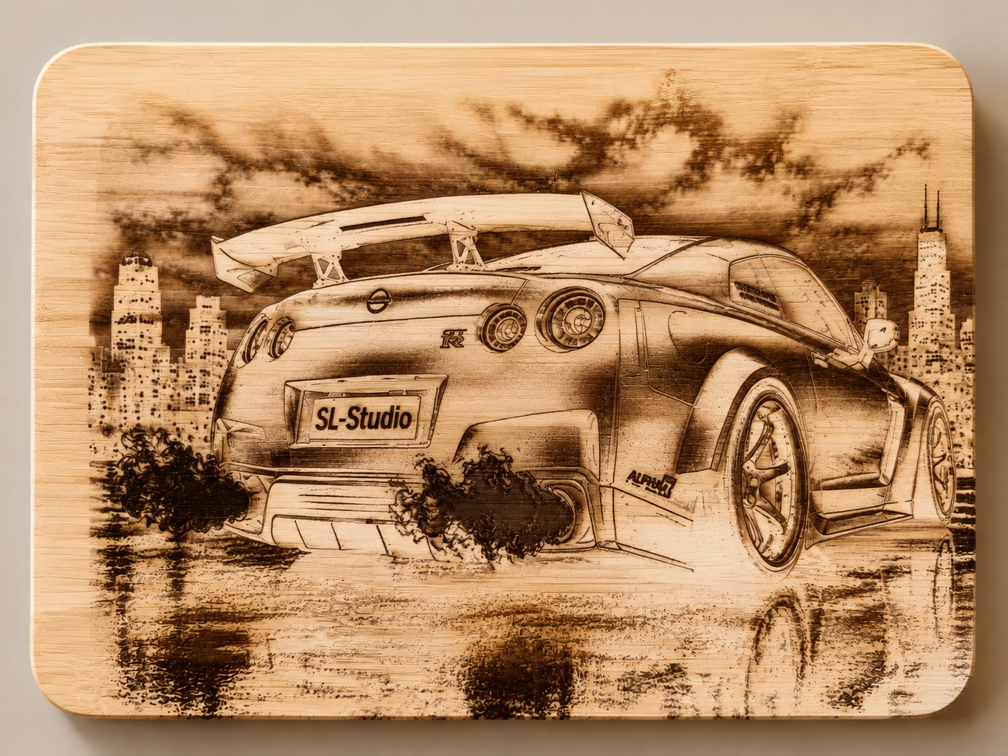 Grawer Nissan GT-R na bambusowej desce